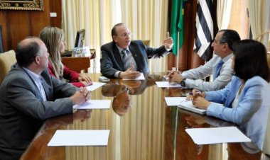 Diretoria participa de reunião com o Sicredi sobre cooperativa para as APAES