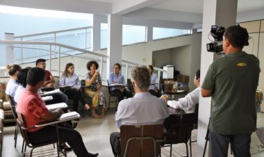 Colaboradores da FEAPAES-SP recebem treinamento na área de Neurolinguística