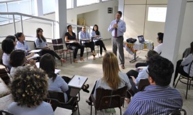 Colaboradores da FEAPAES-SP recebem orientações sobre a Lei 13.204