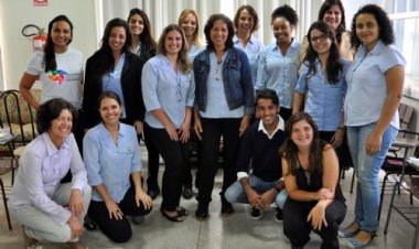 Colaboradores da FEAPAES-SP participam de curso de oratória