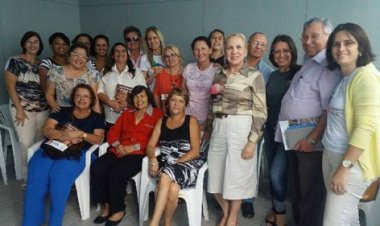 Presidente da FEAPAES-SP participa de reunião em Poá