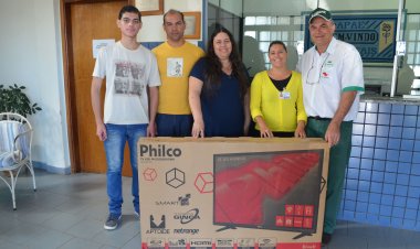 APAE Batatais entrega primeira Smart TV da Ação União de Forças