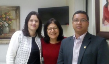 Superintendente da FEAPAES reúne-se com deputada para discutir convênio da educação