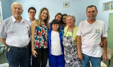 APAE de Itapevi recebe presidente da FEAPAES