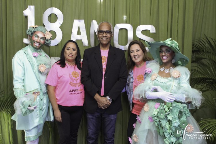 APAE de Icém-SP realiza desfile de modas com seus usuários.