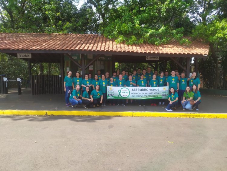 APAE de Novo Horizonte realiza passeio a zoológico marcando a campanha setembro verde