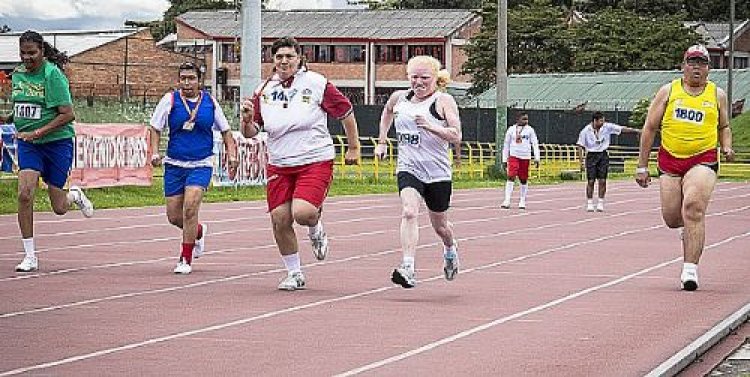 Atletas com deficiência intelectual são destaque em exposição fotográfica