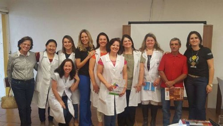 Pais de alunos participam de reunião com a presidente da FEAPAES-SP