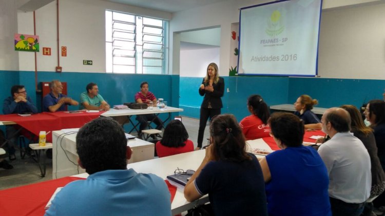 APAE de Pindamonhangaba e Mogi das Cruzes recebe presidente da FEAPAES