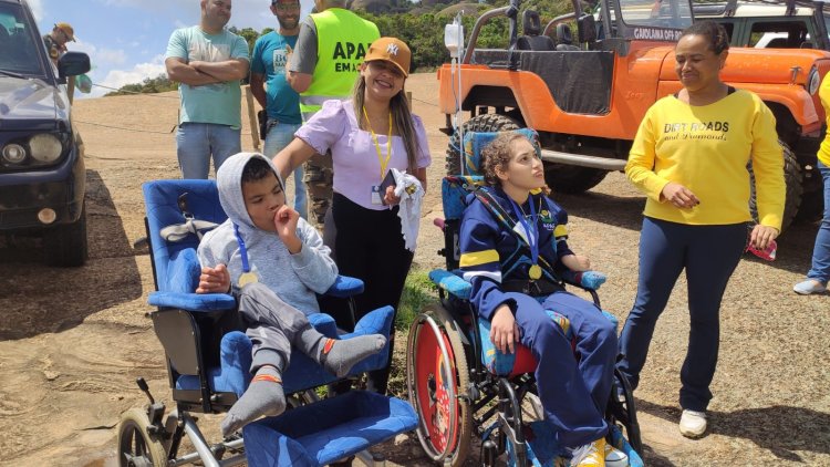 APAE de Atibaia sobe a Pedra Grande em uma aventura 4x4