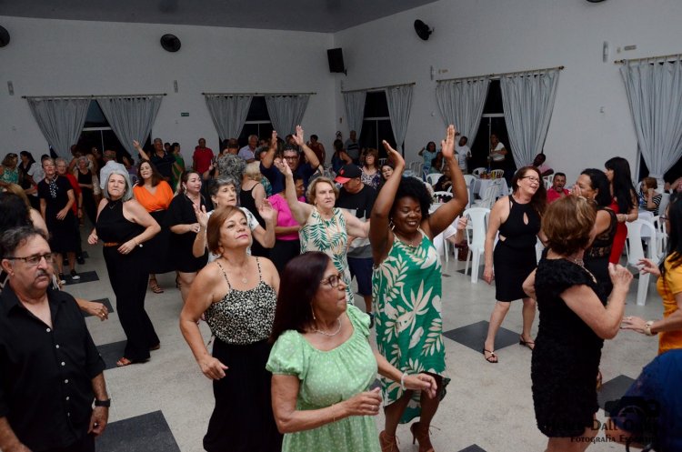 APAE Mairinque realiza baile de gala no encerramento das atividades anuais