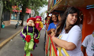 APAE Ubatuba pela ruas da cidade com o "Trem da Alegria"