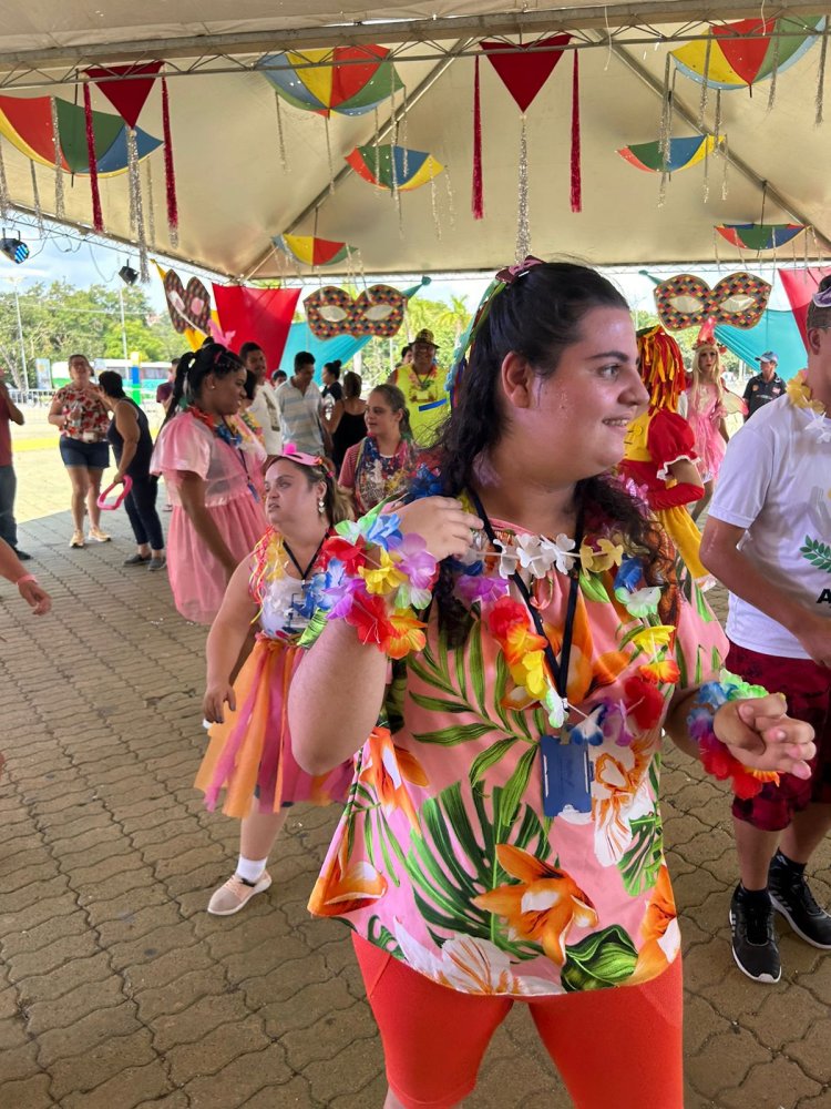 Atendidos da APAE de Iperó participam de carnaval inclusivo