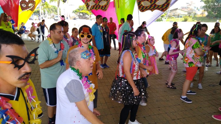 Atendidos da APAE de Iperó participam de carnaval inclusivo