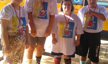 Atendidos da APAE de Iperó no Hopi Hari