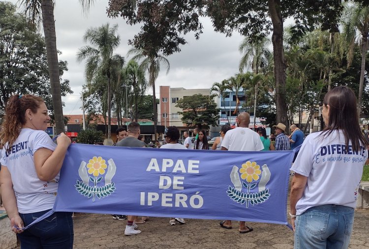 APAE de Iperó participa de caminhadas para Conscientização do Autismo