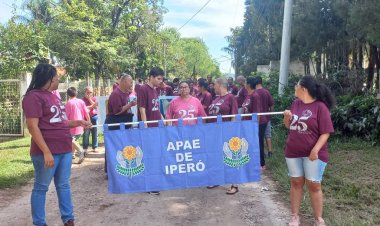 APAE de Iperó realiza desfile cívico