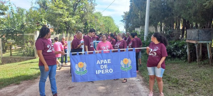 APAE de Iperó realiza desfile cívico