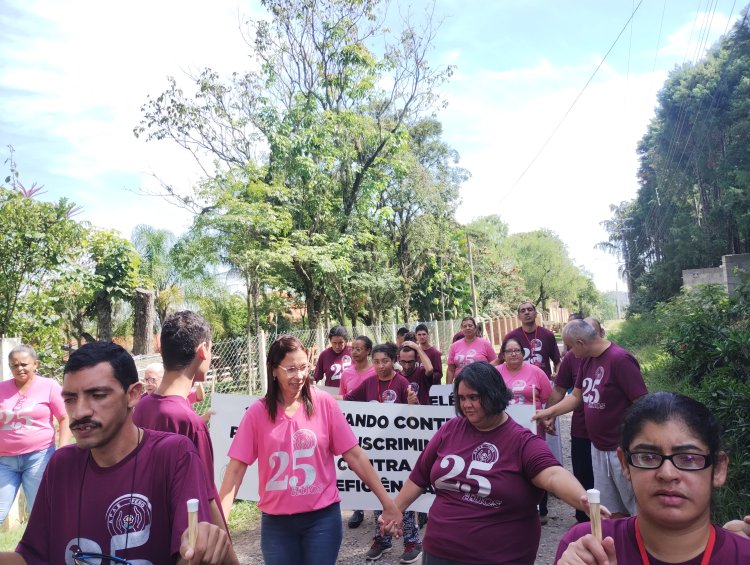 APAE de Iperó realiza desfile cívico