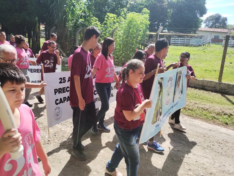 APAE de Iperó realiza desfile cívico