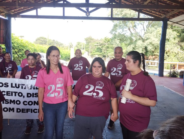 APAE de Iperó realiza desfile cívico