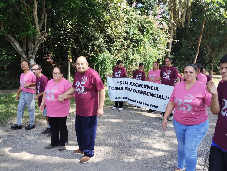 APAE de Iperó realiza desfile cívico