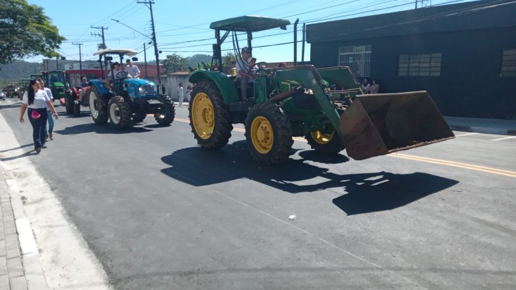 Desfile cívico de 60 anos da cidade de Biritiba Mirim