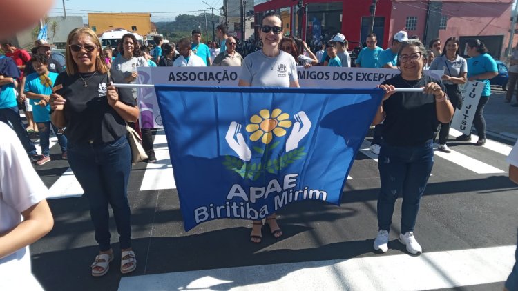 Desfile cívico de 60 anos da cidade de Biritiba Mirim