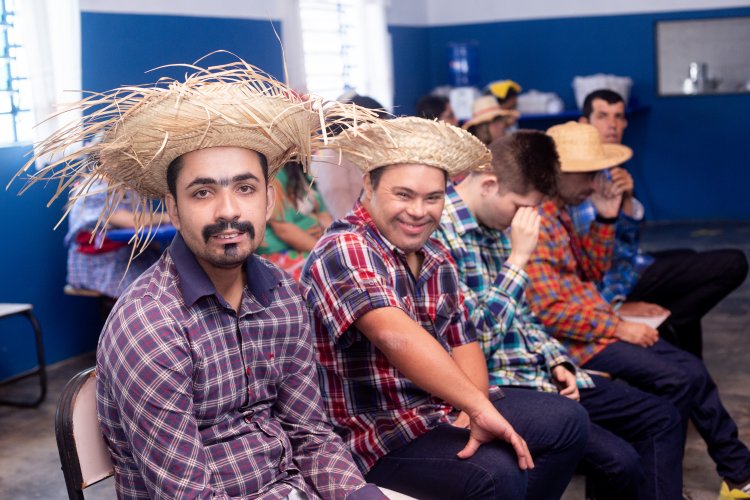 Festa junina da APAE de Iperó com participação da APAE de Boituva