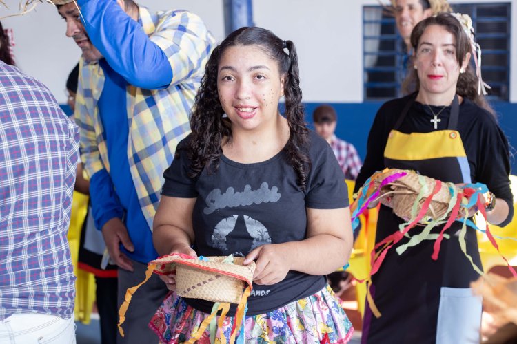 Festa junina da APAE de Iperó com participação da APAE de Boituva