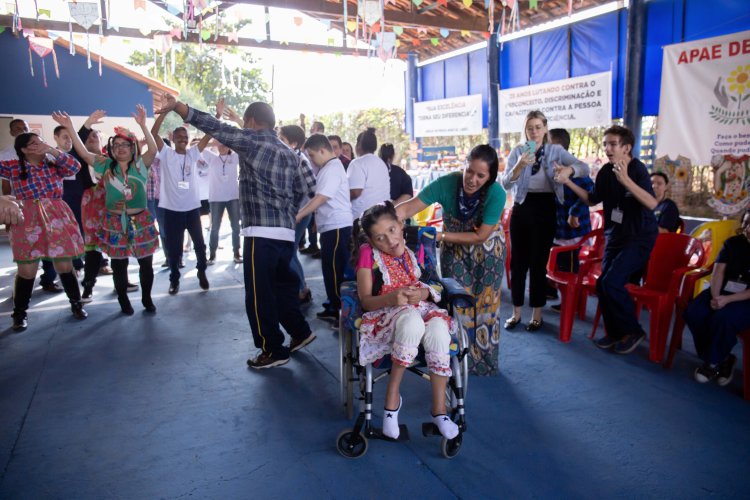 Festa junina da APAE de Iperó com participação da APAE de Boituva