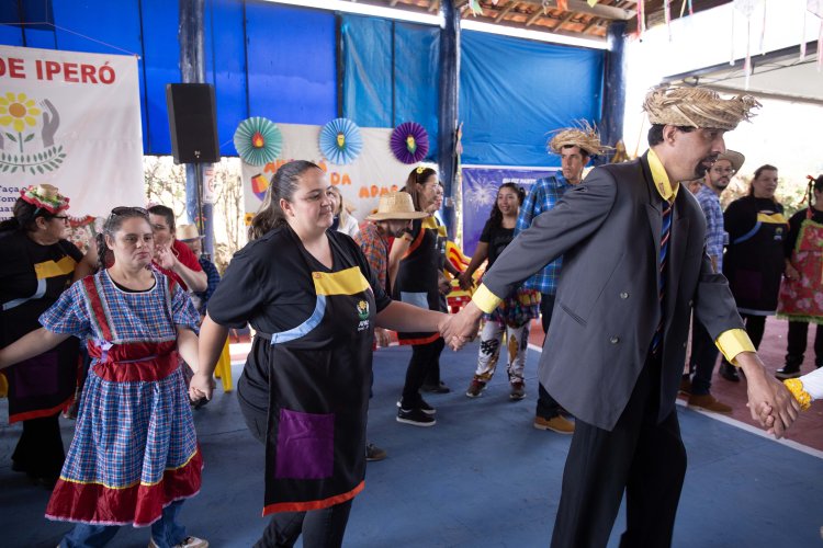 Festa junina da APAE de Iperó com participação da APAE de Boituva