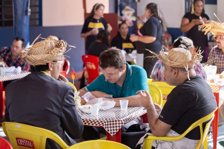 Festa junina da APAE de Iperó com participação da APAE de Boituva