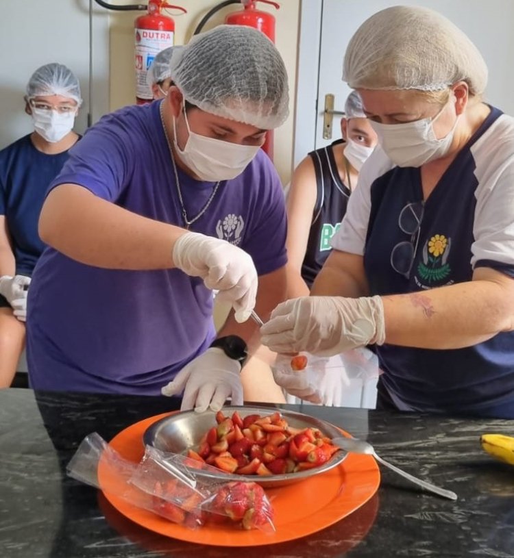 Alunos do Socioeducacional da APAE de Mogi das Cruzes participam do projeto “Alimentação Saudável Sazonal”