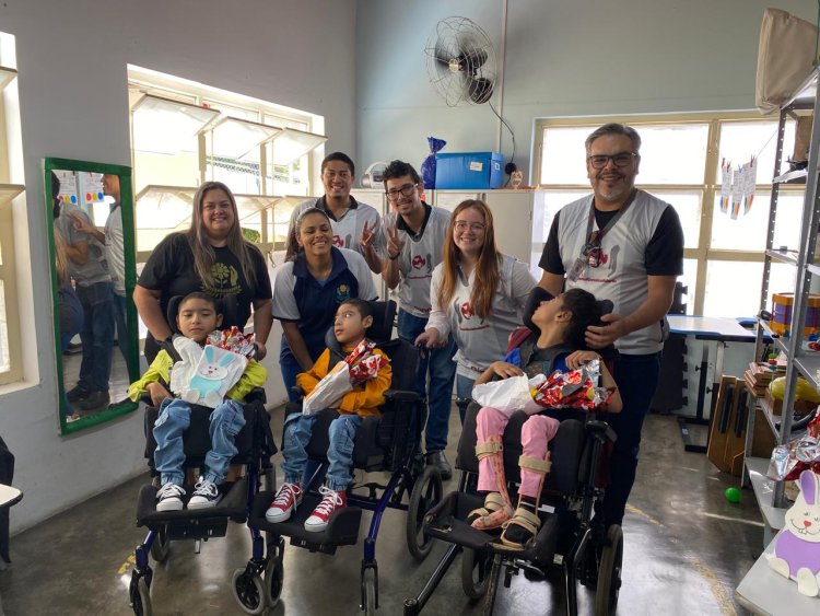 Atendidos da APAE de Mogi das Cruzes recebem ovos de Páscoa em ação solidária do Grupo Rinnai