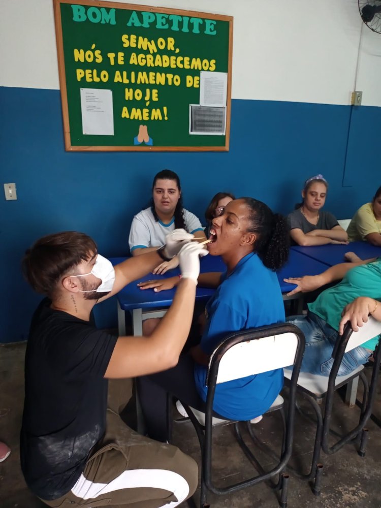 Higiene Bucal é tema de palestra e atendimento individualizado na APAE de Iperó