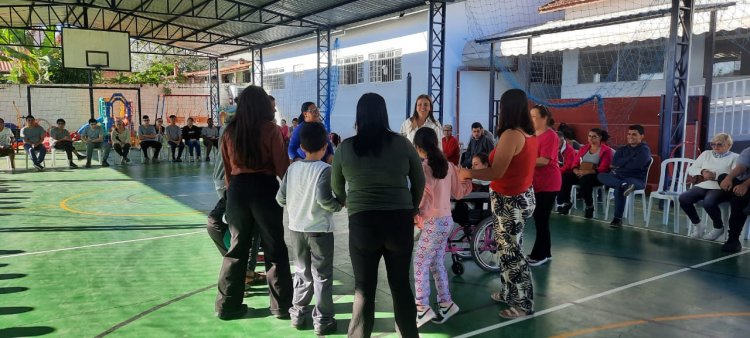 Celebrando o dia da família na escola