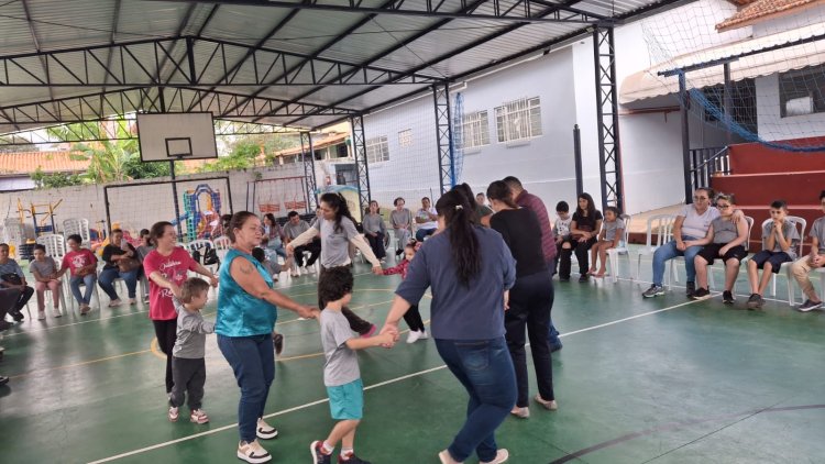 Celebrando o dia da família na escola