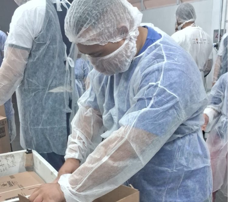 Alunos da APAE de Mogi das Cruzes vivenciam rotina corporativa em fábrica de maionese