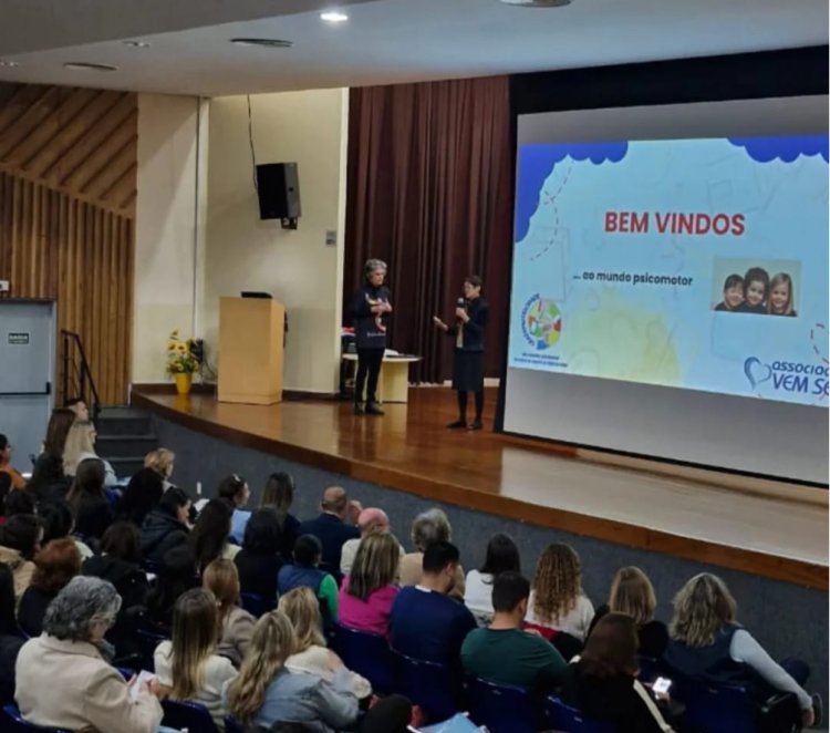 Profissionais da APAE de Mogi participam de congresso internacional sobre escrita e desenvolvimento integral