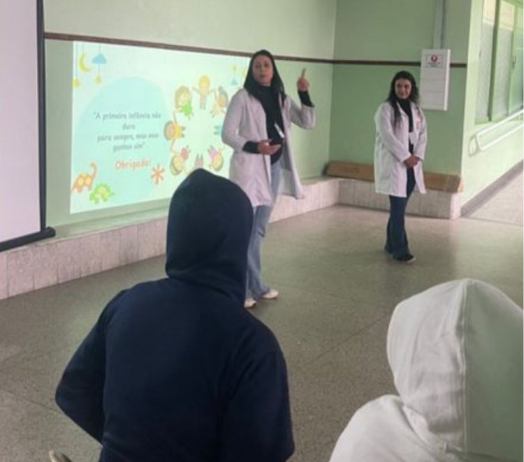 APAE de Mogi destaca importância da estimulação precoce em palestra alusiva ao Agosto Verde