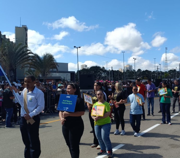 APAE de Mogi das Cruzes participa do Desfile Cívico em comemoração aos 465 anos da cidade