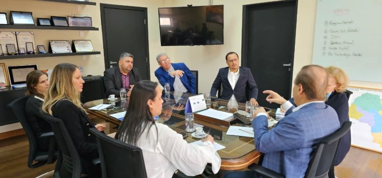 Federação das APAEs do Estado de São Paulo e APAE Brasil se reúnem com o secretário Eleuses Paiva para fortalecer ações de saúde voltadas ao TEA