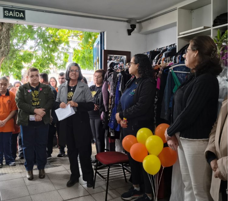 Bazar da APAE de Mogi ganha novo nome em homenagem à voluntária Esther Casella