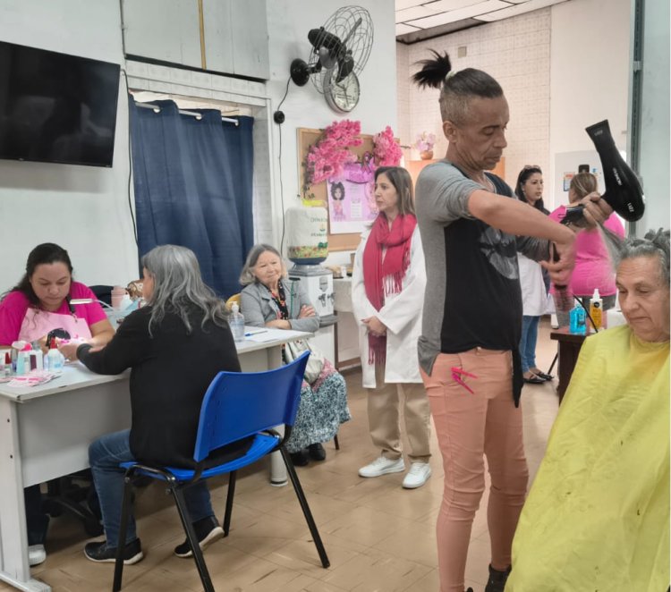 Mulheres da APAE de Mogi vivenciam dia de beleza e bem-estar em ação do Outubro Rosa