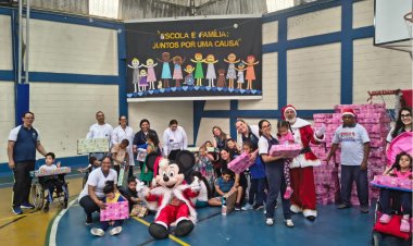 Entrega de presentes e almoço especial marcam celebração de fim de ano para alunos da APAE de Mogi