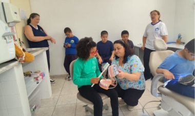 Alunos da APAE de Mogi participam de visita ao consultório odontológico para reforçar autonomia e cuidados em saúde bucal