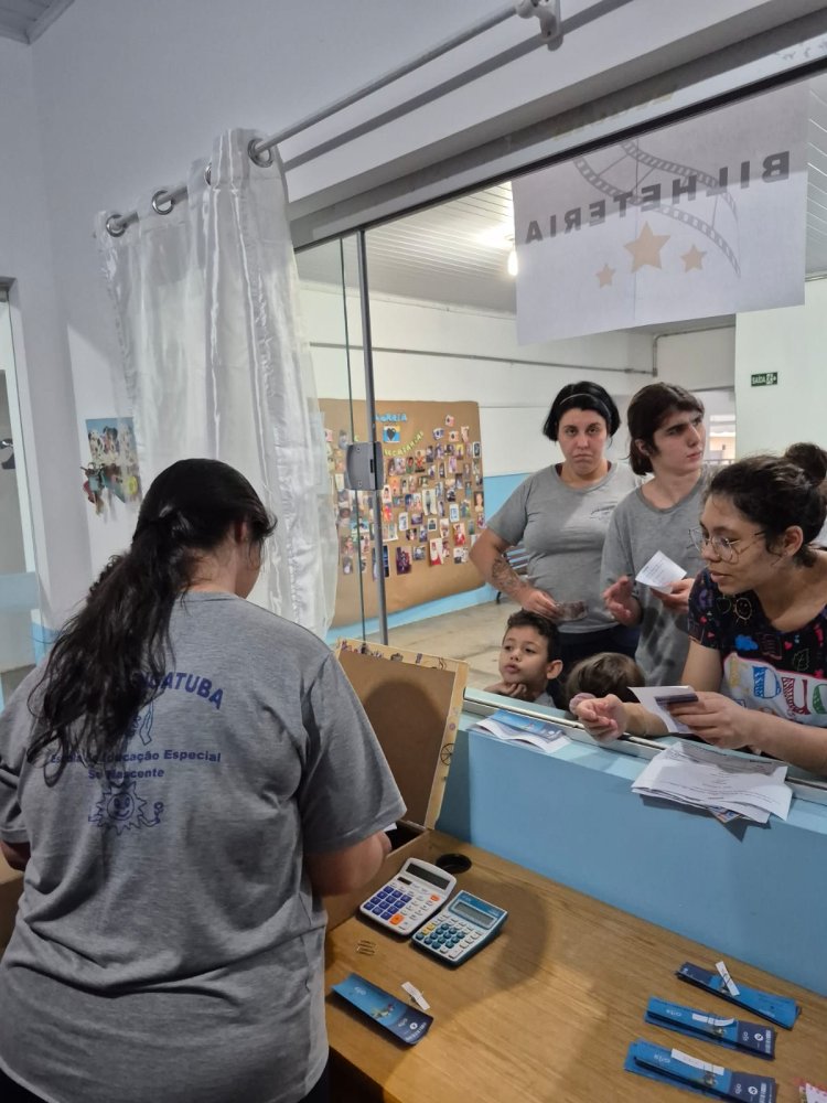 Cinema na Escola na APAE de Angatuba