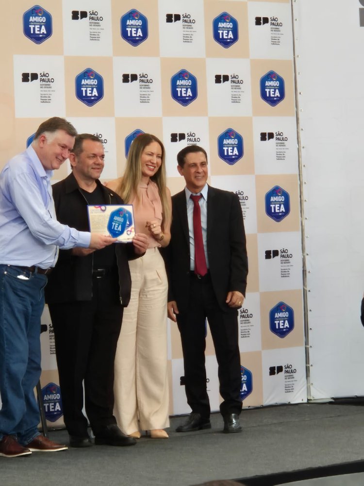 Inclusão reconhecida com excelência: FEAPAES-SP recebe oficialmente Selo Amigo da Pessoa com TEA