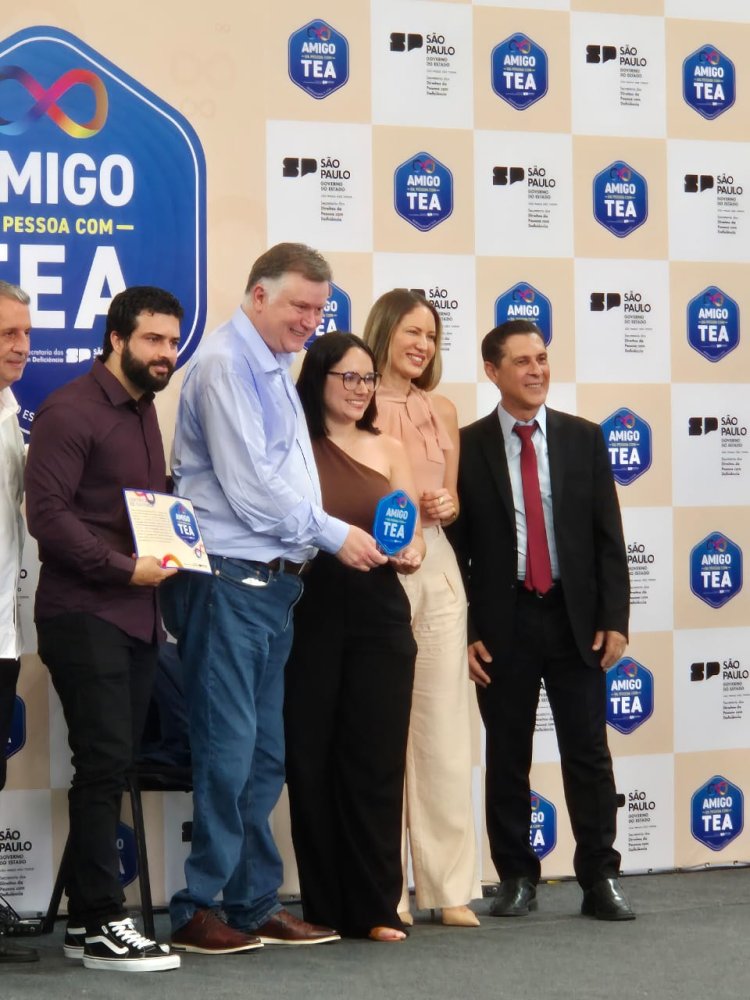Inclusão reconhecida com excelência: FEAPAES-SP recebe oficialmente Selo Amigo da Pessoa com TEA